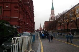 Повідомляють, що у проходах на Красну площу встановили рамки металошукачів