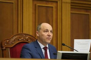 Сім'я спікера Верховної Ради з 1 січня 2015 року користується квартирою загальною площею 142,6 м² у Львові
