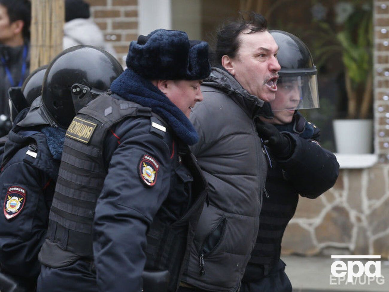 Как и 26 марта, полиция препятствует прогулкам по центру Москвы