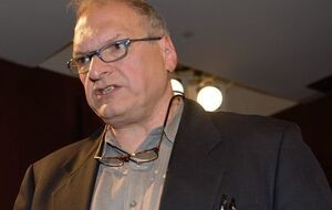 Юрий Фельштинский: Кремль чувствует себя относительно безопасно, потому что силы не равные