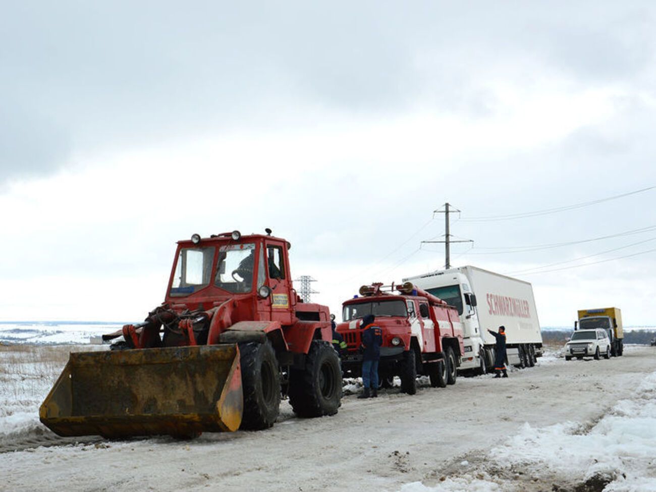 ГосЧС: Ведутся ремонтные работы по восстановлению электроснабжения населенных пунктов