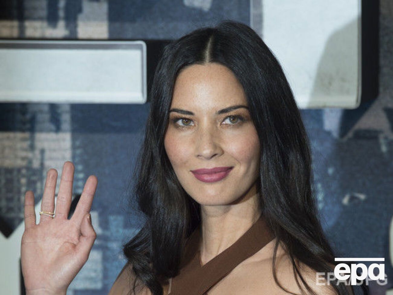 Фото Манн разместили на обложке Cosmopolitan