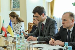 Міністр інфраструктури Володимир Омелян підписав договір про співпрацю з Іраном