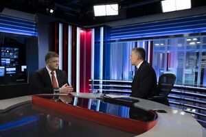 Порошенко заявив, що на Донбасі йде гаряча війна проти РФ