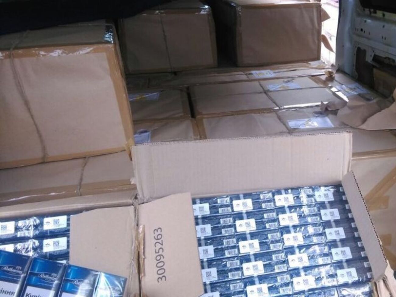 На Закарпатті прикордонники затримали велику контрабанду сигарет