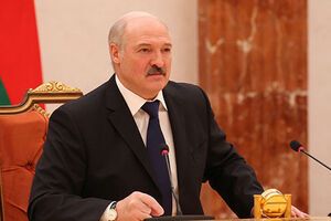 Лукашенко заявил, что Беларусь не может ссориться ни с Европой, ни с Россией