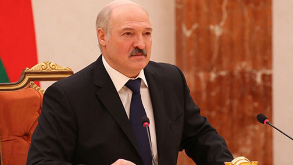 Лукашенко заявил, что Беларусь не может ссориться ни с Европой, ни с Россией