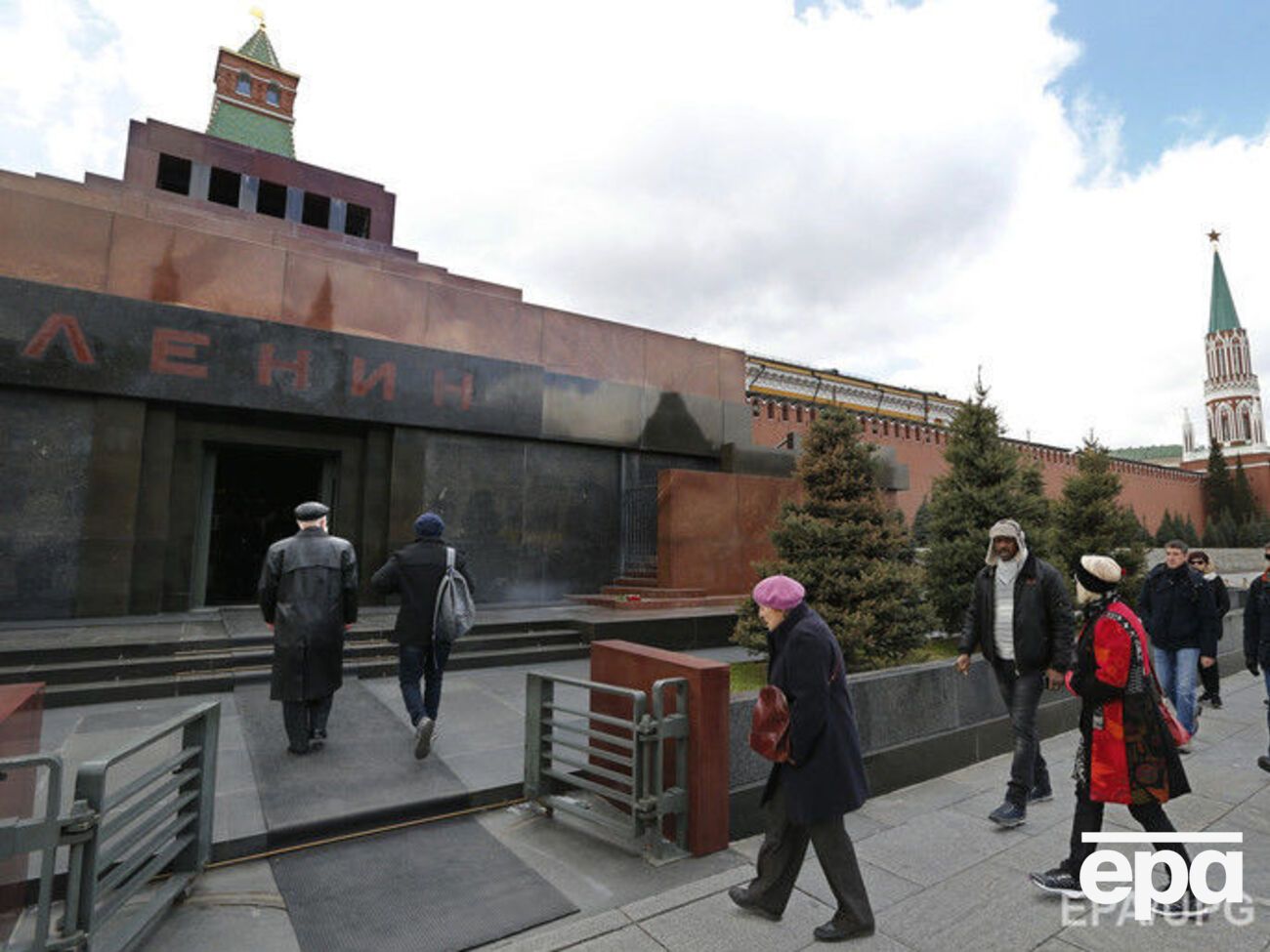 Тіло Леніна в мавзолеї Москви покоїться з 1924 року
