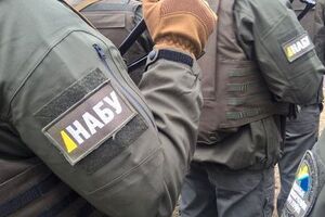 Детективы увезли Мартыненко