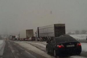 У поліції закликали по змозі перенести поїздки цим маршрутом
