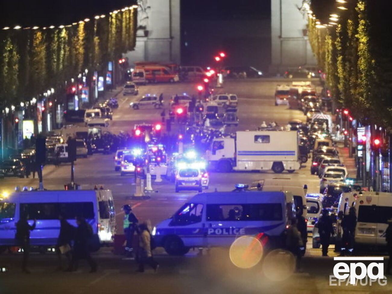 Район навколо місця нападу оточений