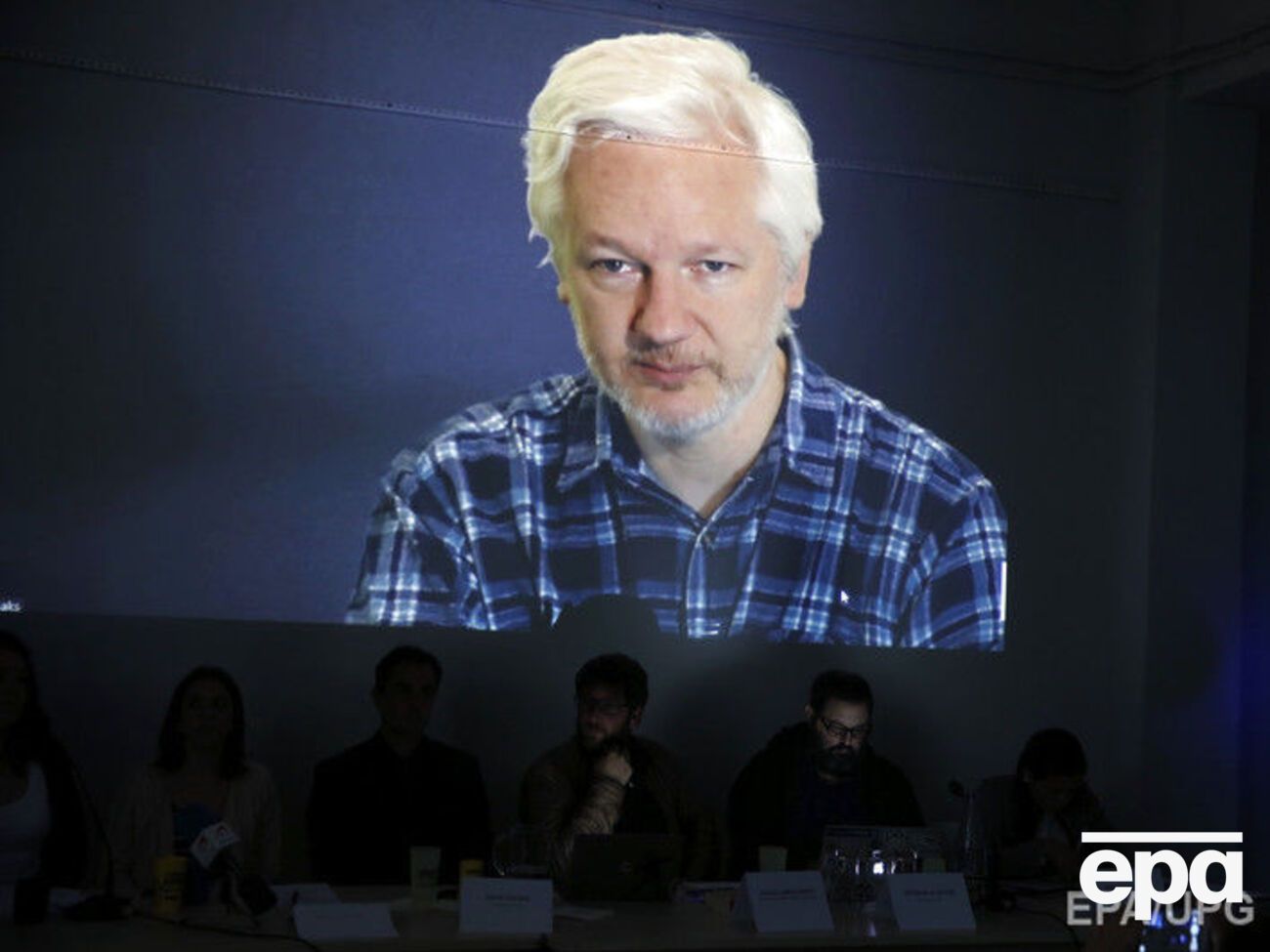 За даними ЗМІ, США будуть домагатися арешту Ассанжа