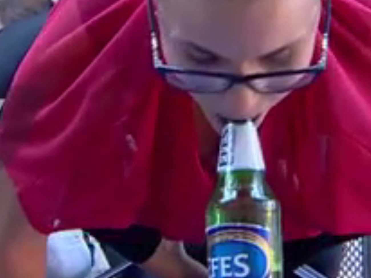 Одна из сложнейших "пивных" поз в йоге