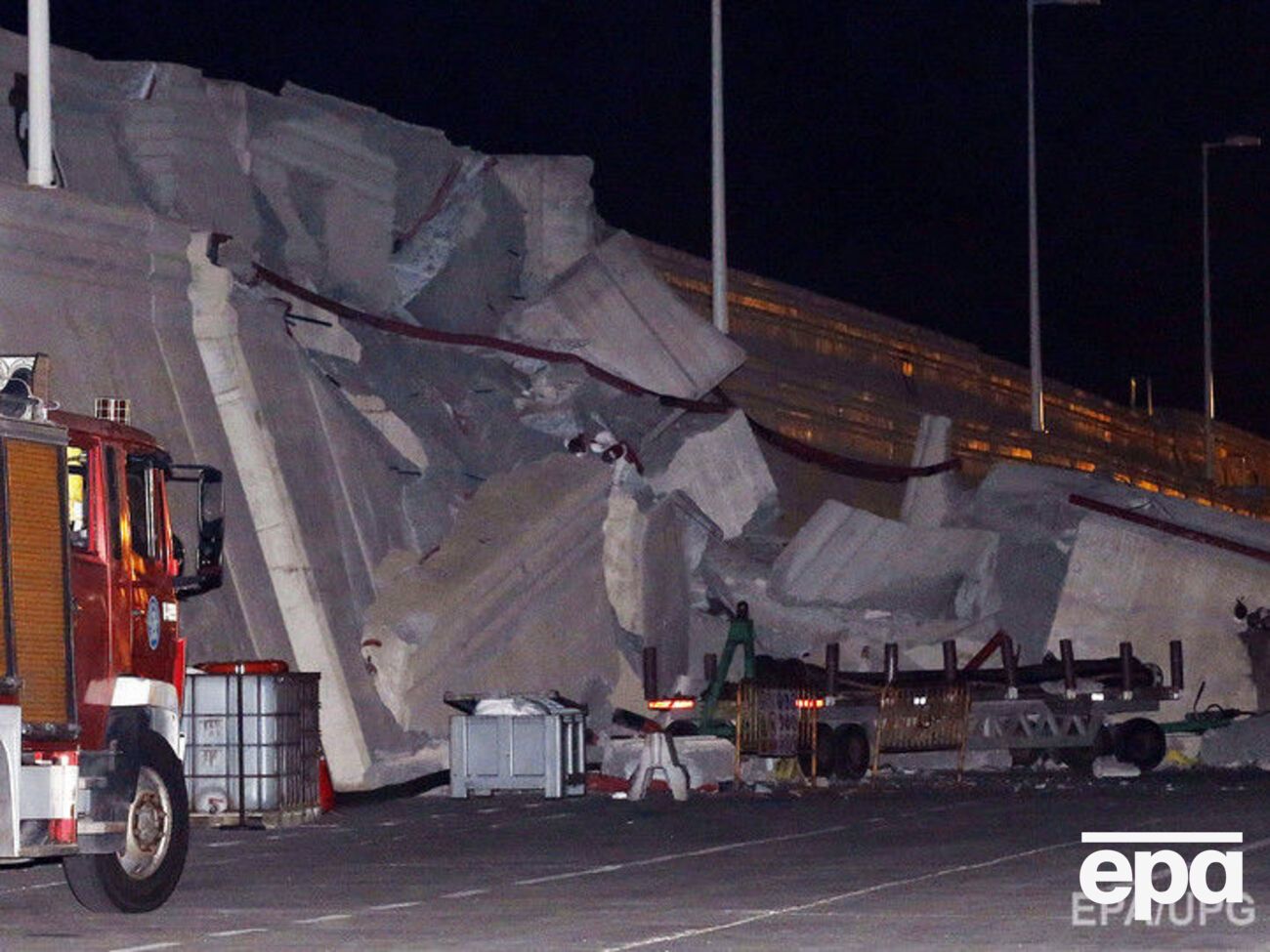 На Канарских островах паром врезался в пирс