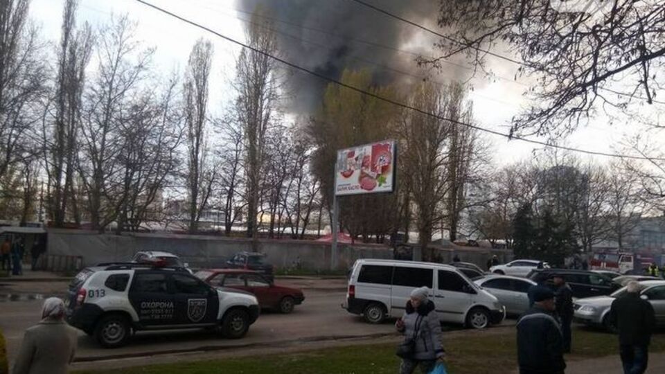 Чорний дим над ринком "Північний" в Одесі