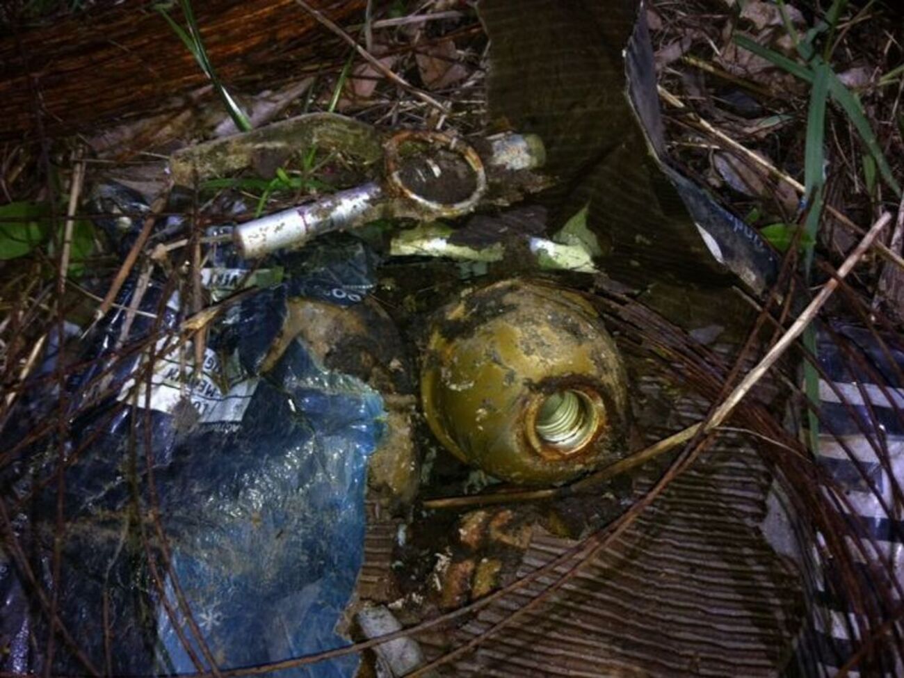 Из гранат были выкручены запалы