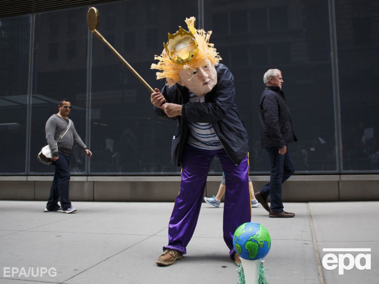 Сегодня в сотнях городов мира прошел "Марш ученых", на фото &ndash;&nbsp;один из участников марша