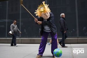 Сегодня в сотнях городов мира прошел "Марш ученых", на фото – один из участников марша