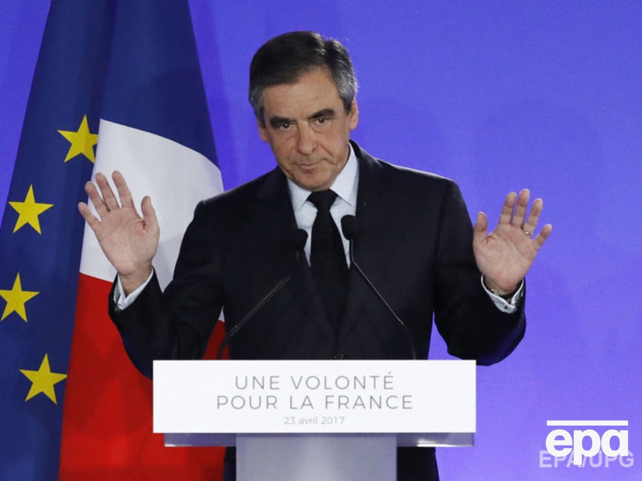 Фийон по данным экзит-поллов не проходит во второй тур