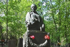 Надгробний пам'ятник на могилі Лесі Українки встановили в 1939 році
