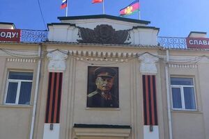 Портрет Сталина на здании администрации в Белореченске