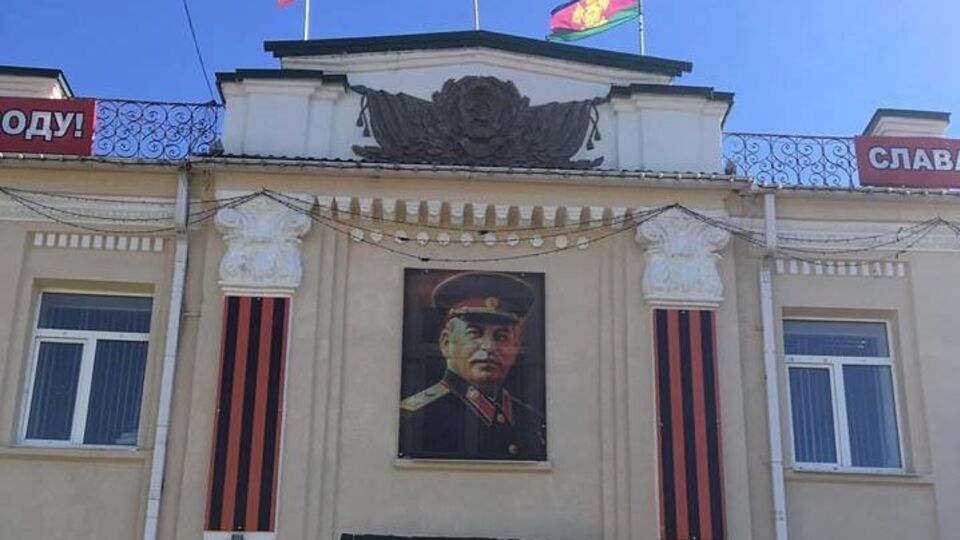 Портрет Сталина на здании администрации в Белореченске