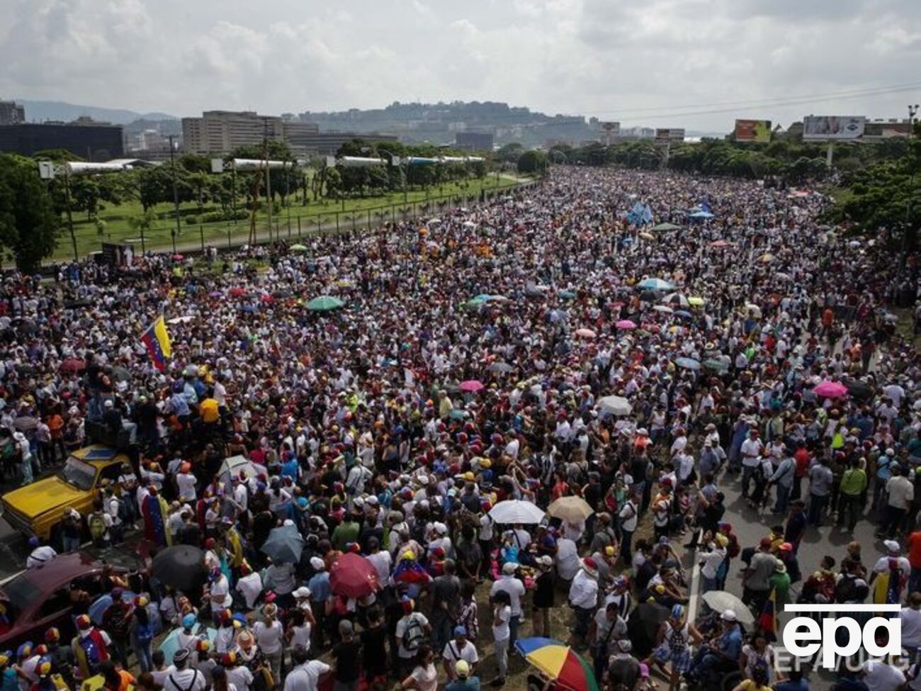 Масові протести відбуваються на тлі надзвичайного стану в економіці