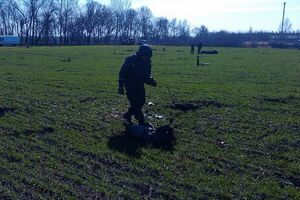 Роботи з розмінування території тривають