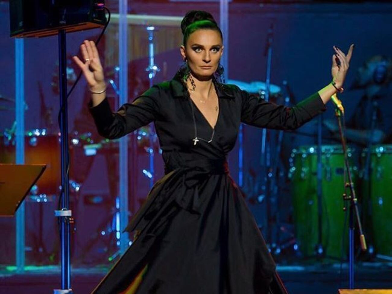 Ваенга о Смеховой:&nbsp;&nbsp;Помню нашу встречу у меня в гримерке... Какие похвалы и комплименты, какое восхищение моими песнями. Наверное, вы не помните, и тому есть тоже простая причина &ndash;&nbsp;коньяк был не дурен