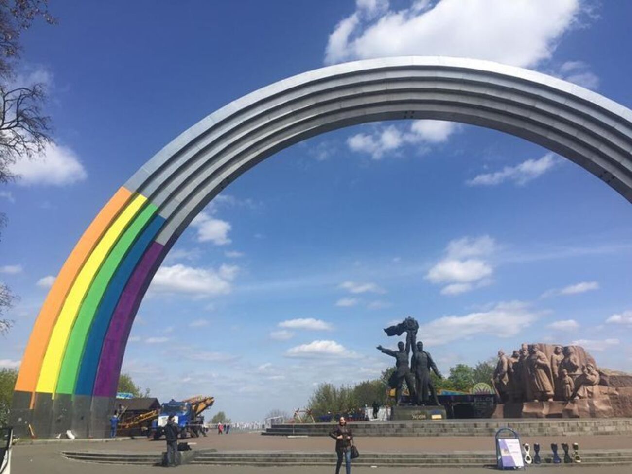 После конкурса организаторы обещают вернуть Арке дружбы народов прежний облик