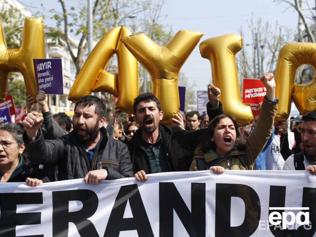 Оппозиция в Турции протестует против признания референдума легитимным
