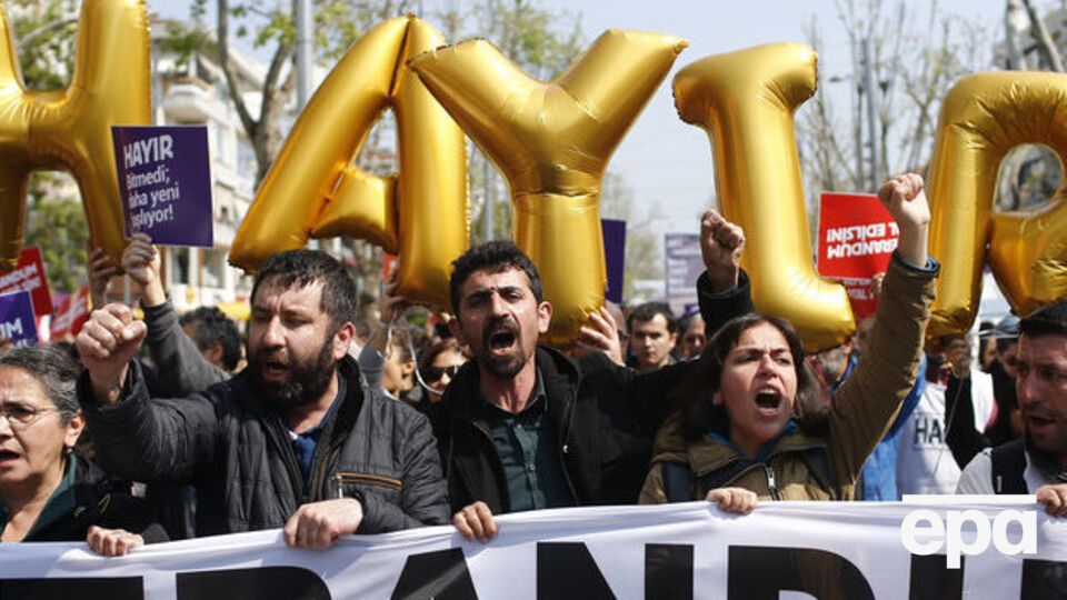 Опозиція в Туреччині протестує проти визнання референдуму легітимним