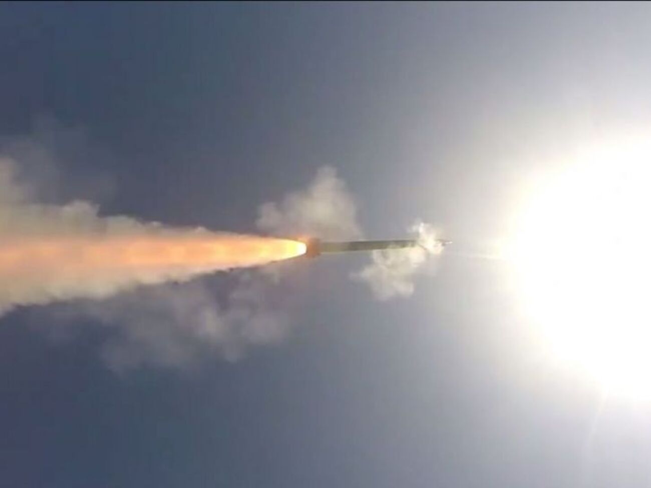 Полет ракеты можно корректировать с помощью специальных двигателей