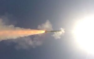 Полет ракеты можно корректировать с помощью специальных двигателей