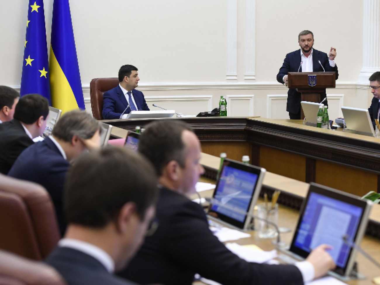 Кабмин почтил минутой молчания жертв Чернобыльской трагедии