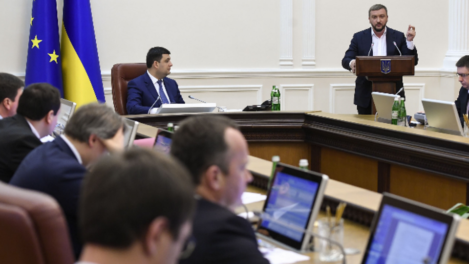 Кабмин почтил минутой молчания жертв Чернобыльской трагедии