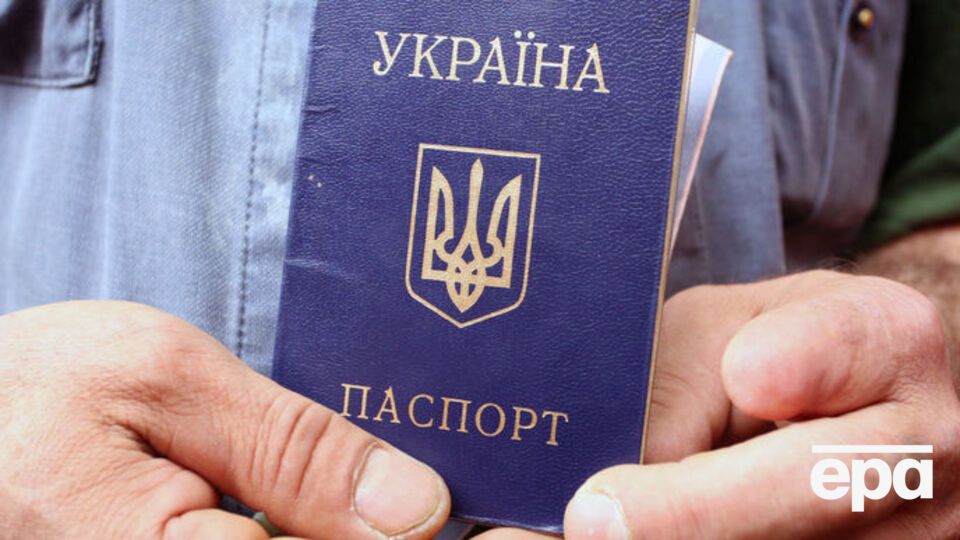 В украинских паспортах графы "национальность" нет