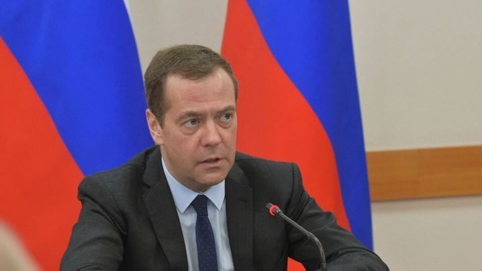 45% опрошенных россиян не хотят видеть премьер-министром Медведева