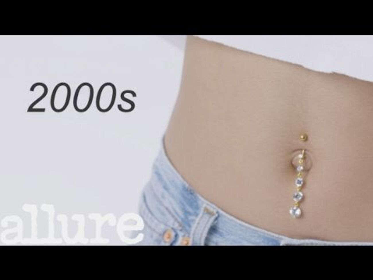 У ролику показали характерні для кожного десятиліття елементи пірсингу