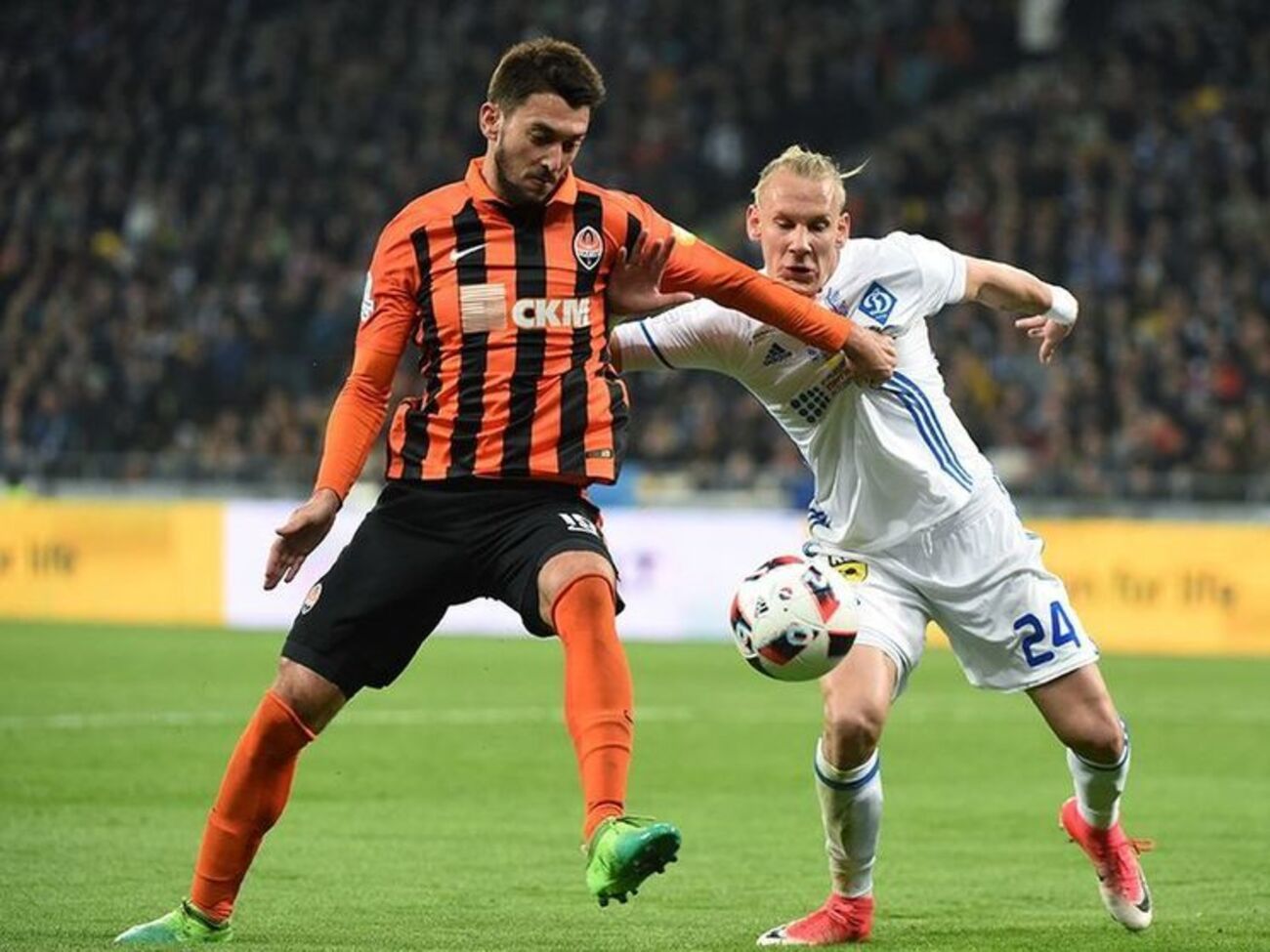 "Горняки" и "бело-синие" восемь раз встречались в финале Кубка