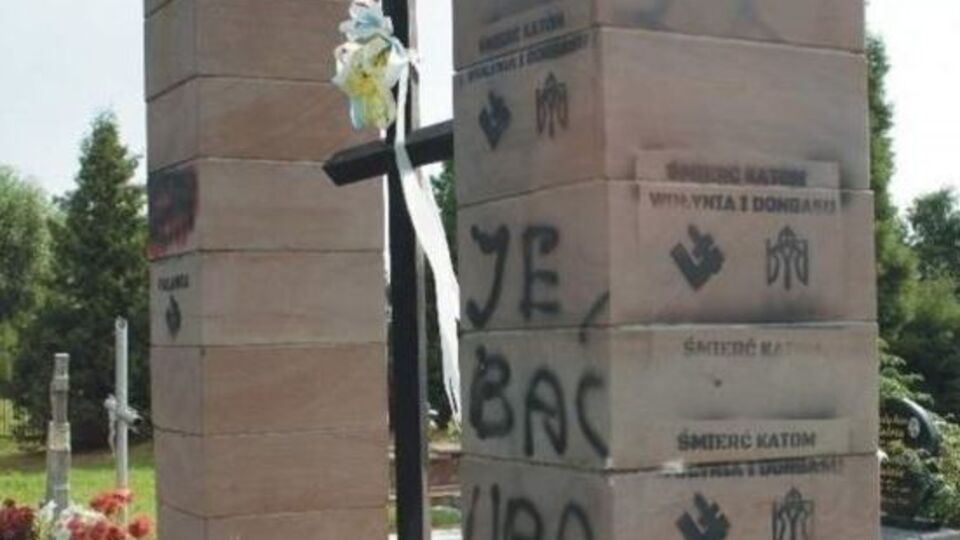 Пам'ятник у Грушовичах уже піддавався нападам вандалів