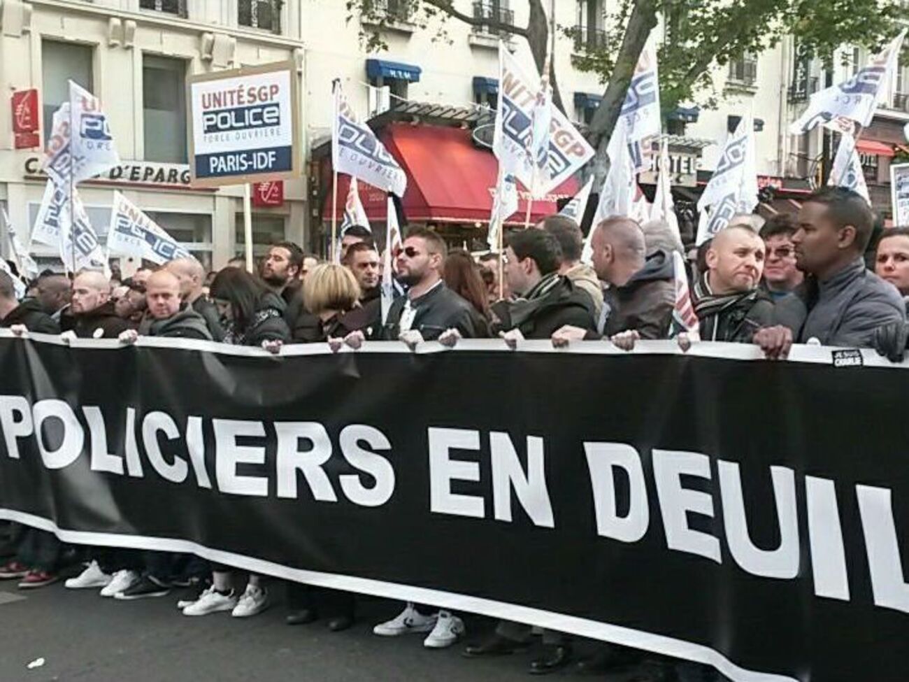 Поліцейські вимагають збільшити мінімальну зарплату