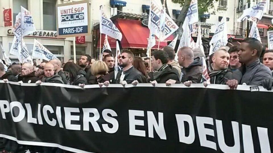 Полицейские требуют увеличить минимальную зарплату