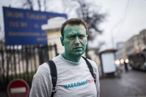 На Навального напали возле офиса его Фонда по борьбе с коррупцией