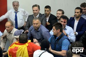 Во время стычек в парламенте пострадало несколько депутатов