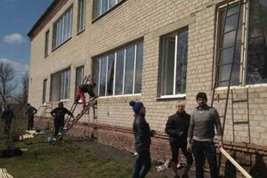 Завершуються роботи з заміни вікон та ремонту покрівель