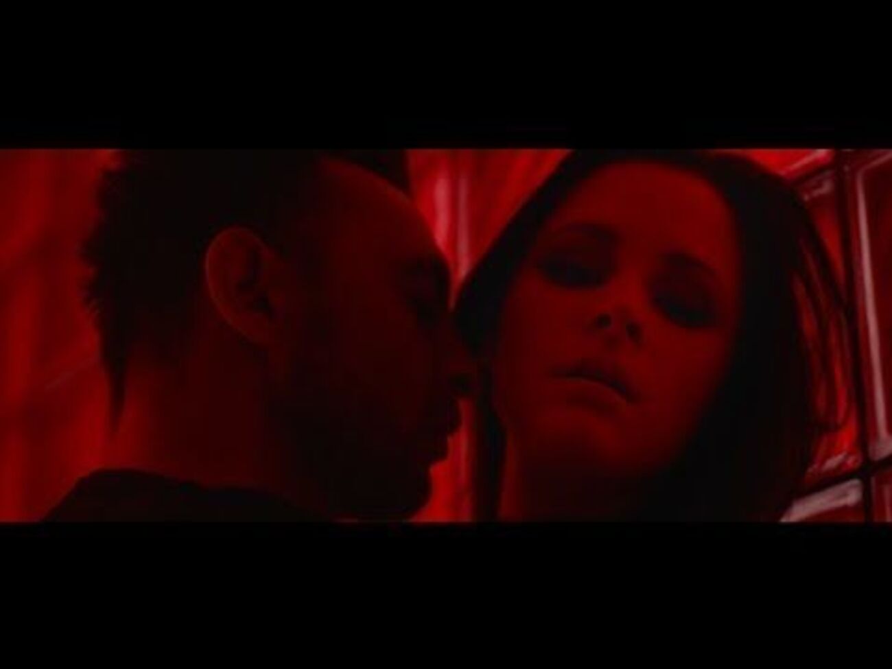 Билык снялся в интимных сценах с Ворожи