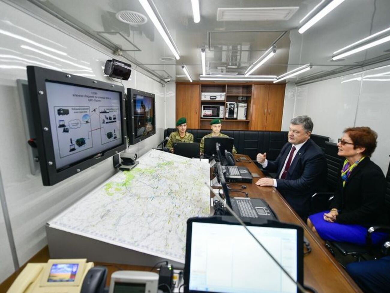 Загалом було передано 569 комплектів виробництва компанії HARRIS