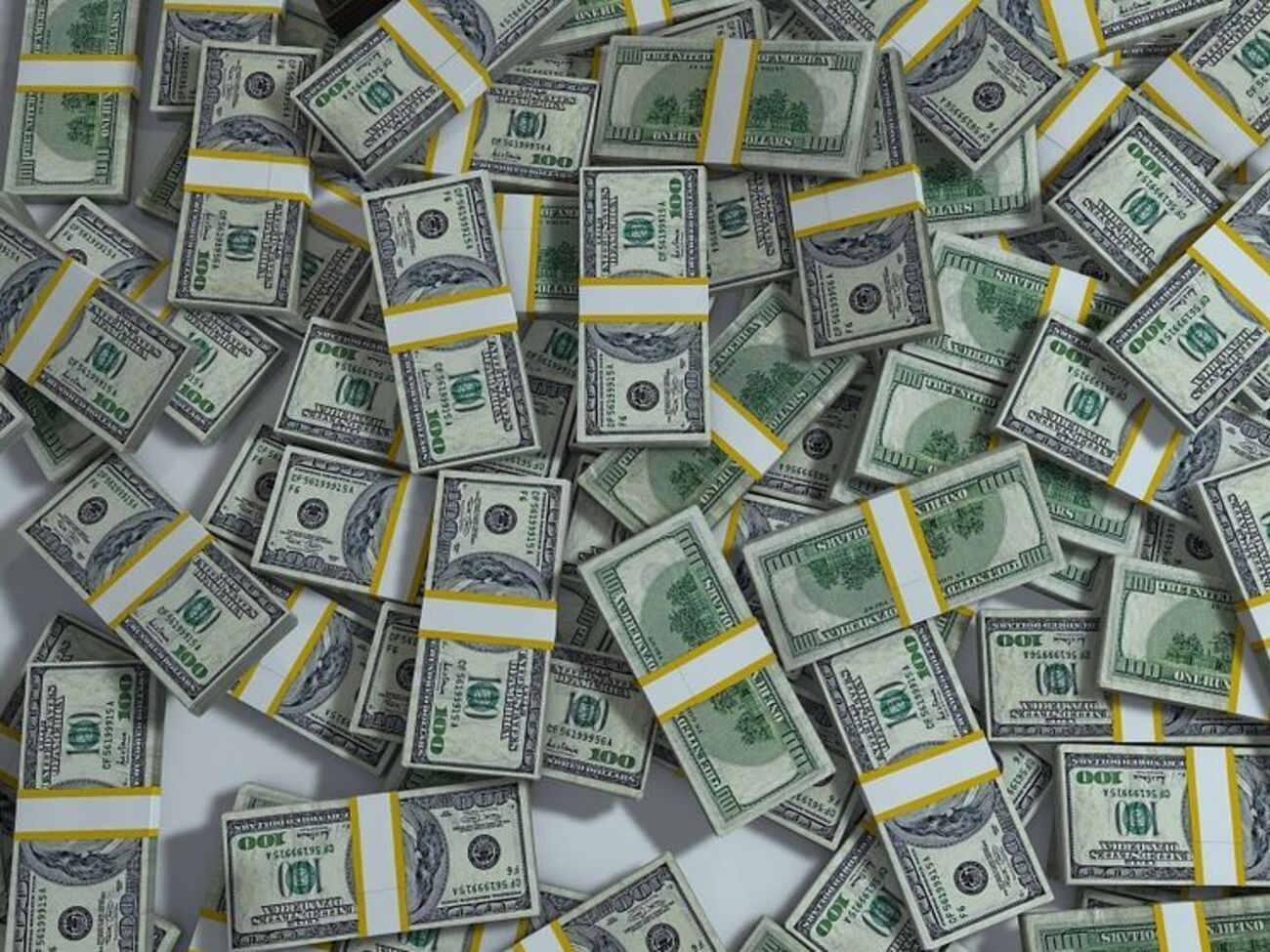 В стодолларовых купюрах богатство Януковича весит 15 т, подсчитал Луценко