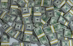 В стодолларовых купюрах богатство Януковича весит 15 т, подсчитал Луценко